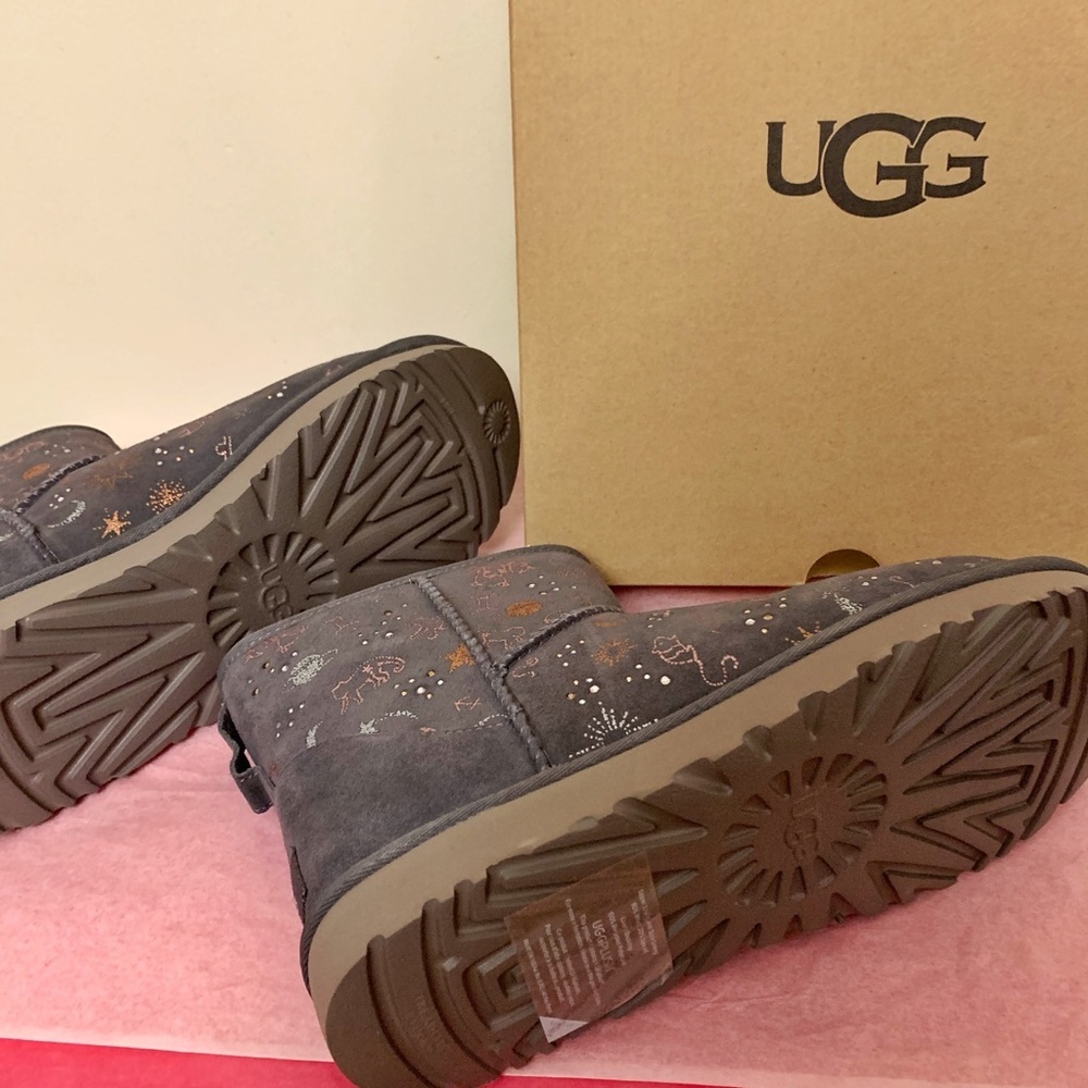 NWT Ugg Classic Zodiac Mini Boots - Picture 6 of 7